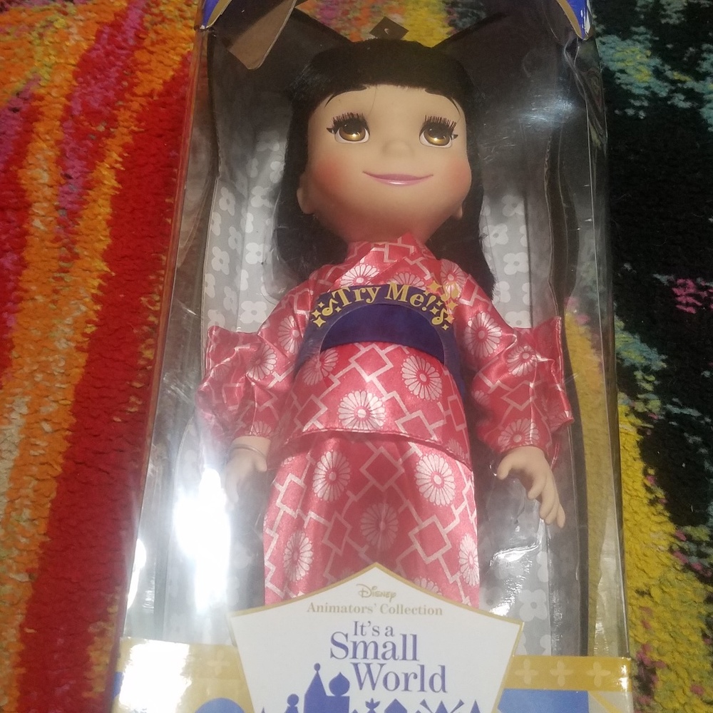 Disney Animators' Collection It's a Small World Singing Japan Doll 16in.